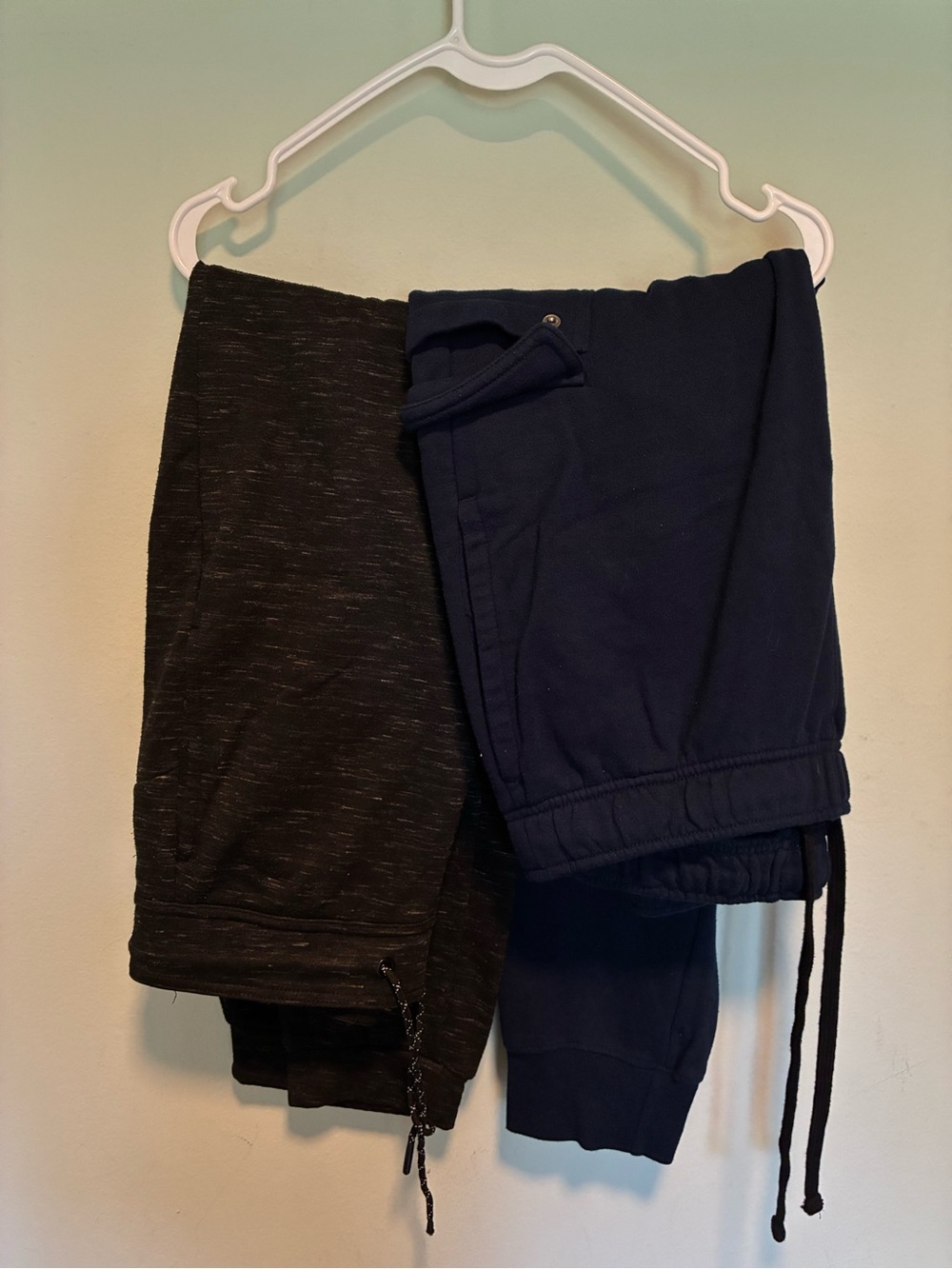 Young men’s Drawstring Jogger Pants - Black & Navy